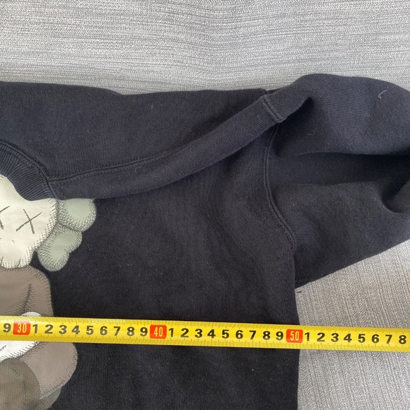 Uniqlo UT KAWS Companion Sweatshirt Men’s S - Picture 6 of 6
